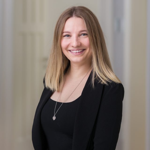 Vivien Hahlweg – Marketing & Communications