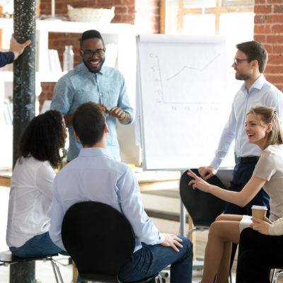Ein kreativer und konstruktiver Teamworkshop im Unternehmen.